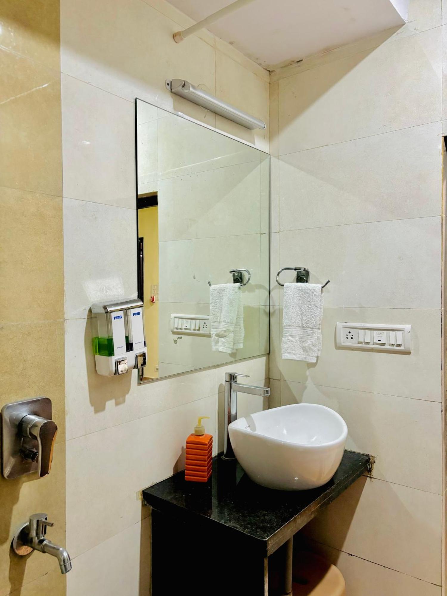 Royal Palms Luxury Service Apartment Нагпур Номер фото